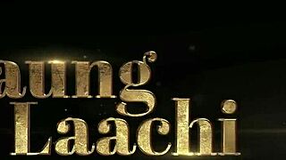 Shanta visar stora tuttar och fet röv