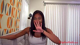 Ragazzo asiatico viene dentro una dolce ragazza americana