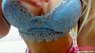 this sexy webcam girl shows off her body up close 😘