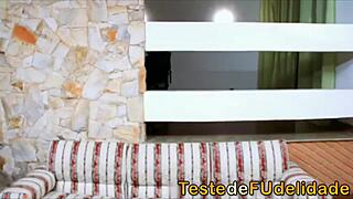 Ninfeta Gostosa Gives Blowjob On All Fours