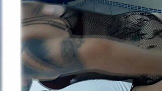 she blows me before rock show 😏