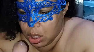 Puta leiteira tomando porra!