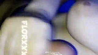 enormes tetas de la rubia hacen la mejor paja rusa