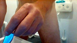 Možeš li da podneseš gej kurac koji piša i masturbira?