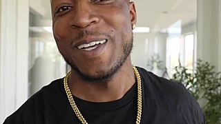 Тренер с большим членом отсосан двумя блондинками BBW в дикой сессии