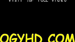 Starý chlápek si užívá sání a šukání šťavnaté teen kundy v amatérské akci