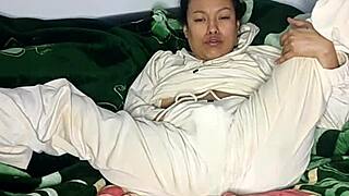 colombian housewife squirts with dildo