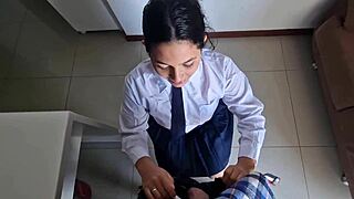 Cheerleader seduces teacher for better grade