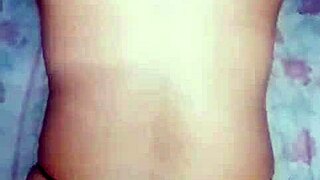 I'm a little slut! Leave a comment if you have a rich cock to fuck me!