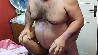 i cant stop thinking about tiuzao and the novinha fucking the velho every day in the garage.