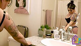 Damn, my hot stepmom london rose got stuck in the washer!