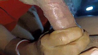 Spiser barberet fisse på indisk landsbypige i hjemmelavet klip