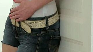 i'm fingering this petite teens wet pussy in missonary untill she orgasms