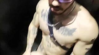 Raw orgy in the nightclub bathroom - free dio