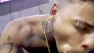 mamando meu amigo dotado no encontro gay