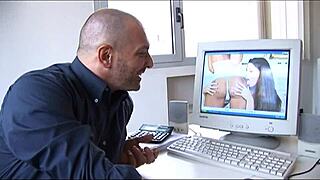 I feel naive around my brunette friend.