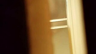 espiando como se talla la panocha peluda