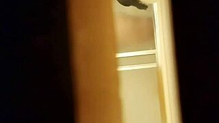 espiando como se talla la panocha peluda