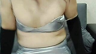 התחת הגדול של הסיסי הלבן המתחפש הזה חמוד!