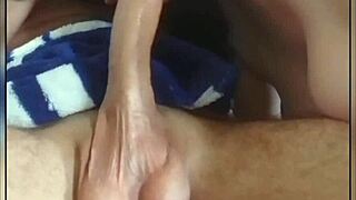 Madrastra Gives Blowjob To Hijastro's Big Cock!