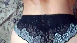 hermanastra morena mueve culo en perrito follada