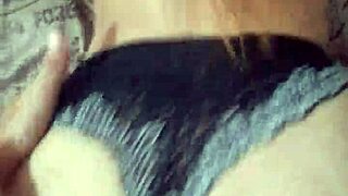 hermanastra morena mueve culo en perrito follada