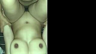 Klip Buatan Sendiri: Remaja Cantik Dengan Aset Besar Dalam Aksi