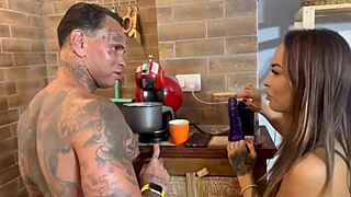 Peguei essa safada na cozinha belinha baracho