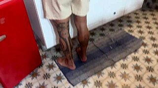 Peguei essa safada na cozinha belinha baracho