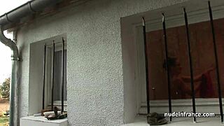 Tânără Franceză Frumoasă cu Sâni Minunați Luată de Bătrânul Voyeur Papy