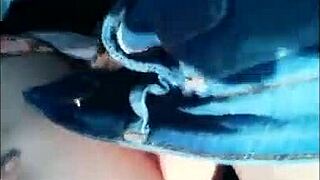 נתתי מציצה פרועה עם גמירה בפנים באוטובוס ציבורי