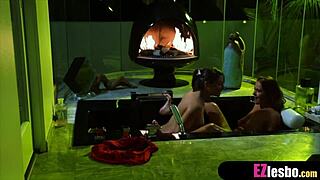 Relaxing bath turns into hot pussy licking