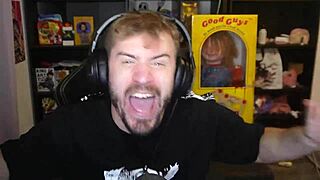 I Played an Unfinished FNAF Game in the Garage