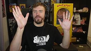 I Played an Unfinished FNAF Game in the Garage