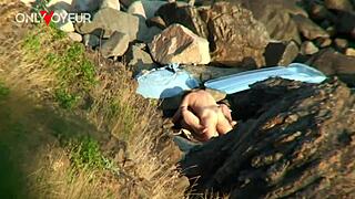 beach voyeur catches quick teen action