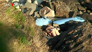 beach voyeur catches quick teen action