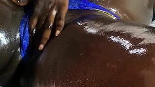 Yoni Massage Therapist Rubs Pussy Lips Hard!