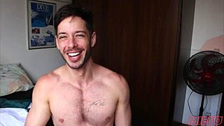 Novinho, sneaking over to give me that tight backside?