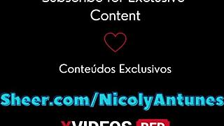 helped my girlfriend’s friend bathe, then banged her! 🛁