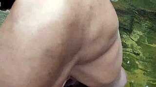 NEGÃO DOTADO ESTOURANDO O CU DO TWINK NA CACHOEIRA