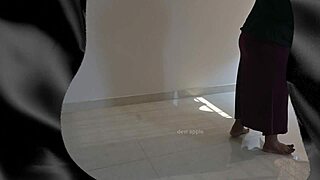 Tamil maid Sreelatha sucks owner’s cock while wife’s out!