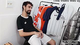 comi meu parceiro do futebol no vestiario