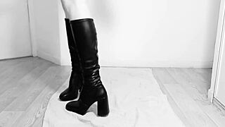 Young Gay Amateur Fists Himself To Orgasm.