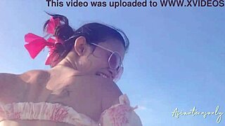 Massaivinen siemensyöksy pilluun jet ski ja ranta interracial leikin jälkeen