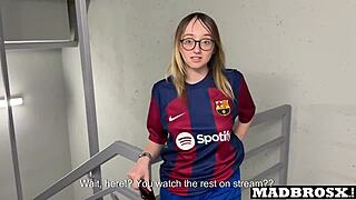 a coelhinha gostosa da bunda grande colocou toda cenoura na bucetinha completo no cassiflix