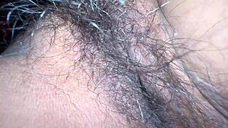 สาวอินเดียเงี่ยนสุด ๆ แหย่หีมีขนสวย ๆ แรง ๆ