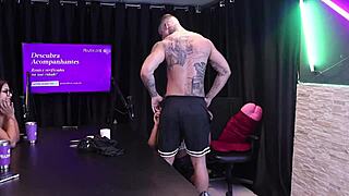 Submisivní zrzka teenka v lingerie se rozpustí po masáži