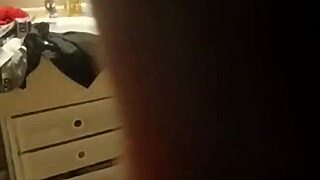 mi novia me dice cogete a mi mama y dale por el culo que est� en la ba�era y la casa sola