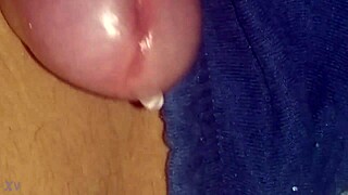 Sologirl's steamy solo play with papulas and glande