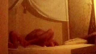 Hermanastra virgen coge con hermanastro en cuarto de hotel